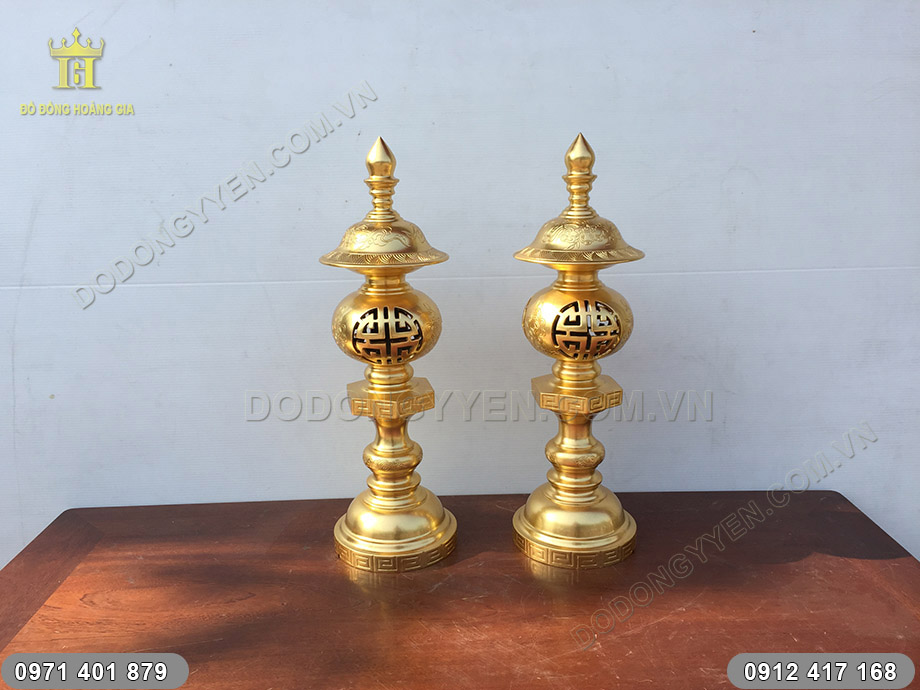 đ&egrave;n đồng thờ c&uacute;ng d&aacute;t v&agrave;ng